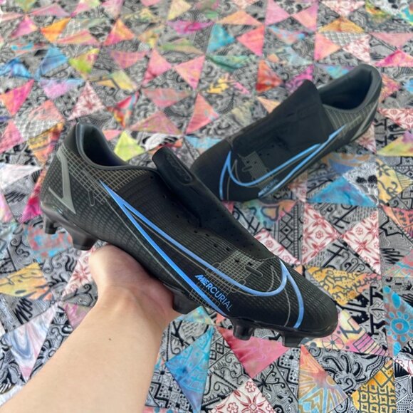 Nike Mercurial Vapor 14 Academy Mens Size 10.5 Running Soccer Cleats CU5691-004 - Picture 1 of 8